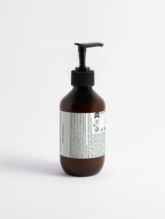 Silk Skin Body Serum, Kryddor & Sandelträ